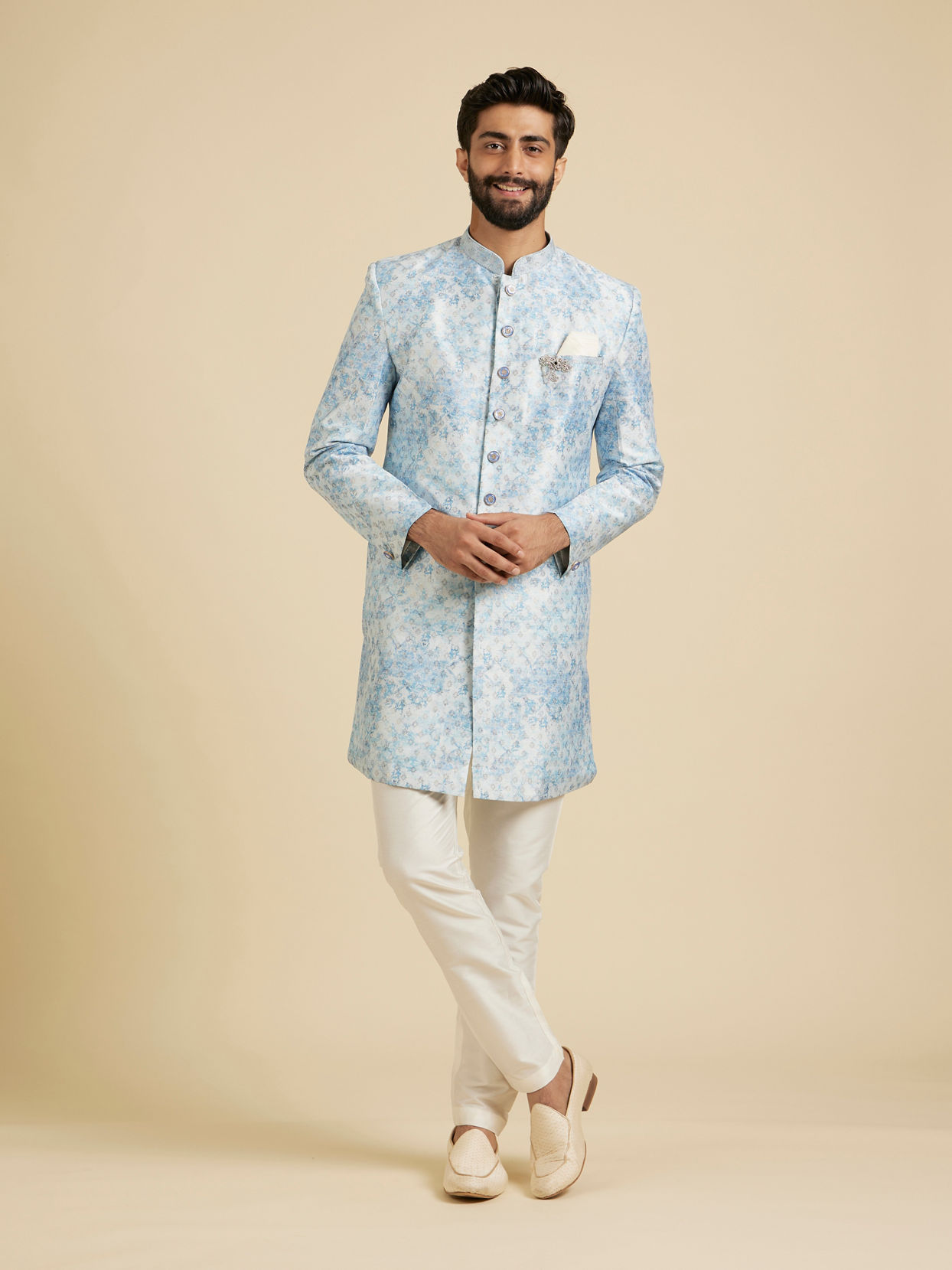 Manyavar Men Cornflower Blue Kurta Set with a Blend of Floral and Trellis Patterns image number 2