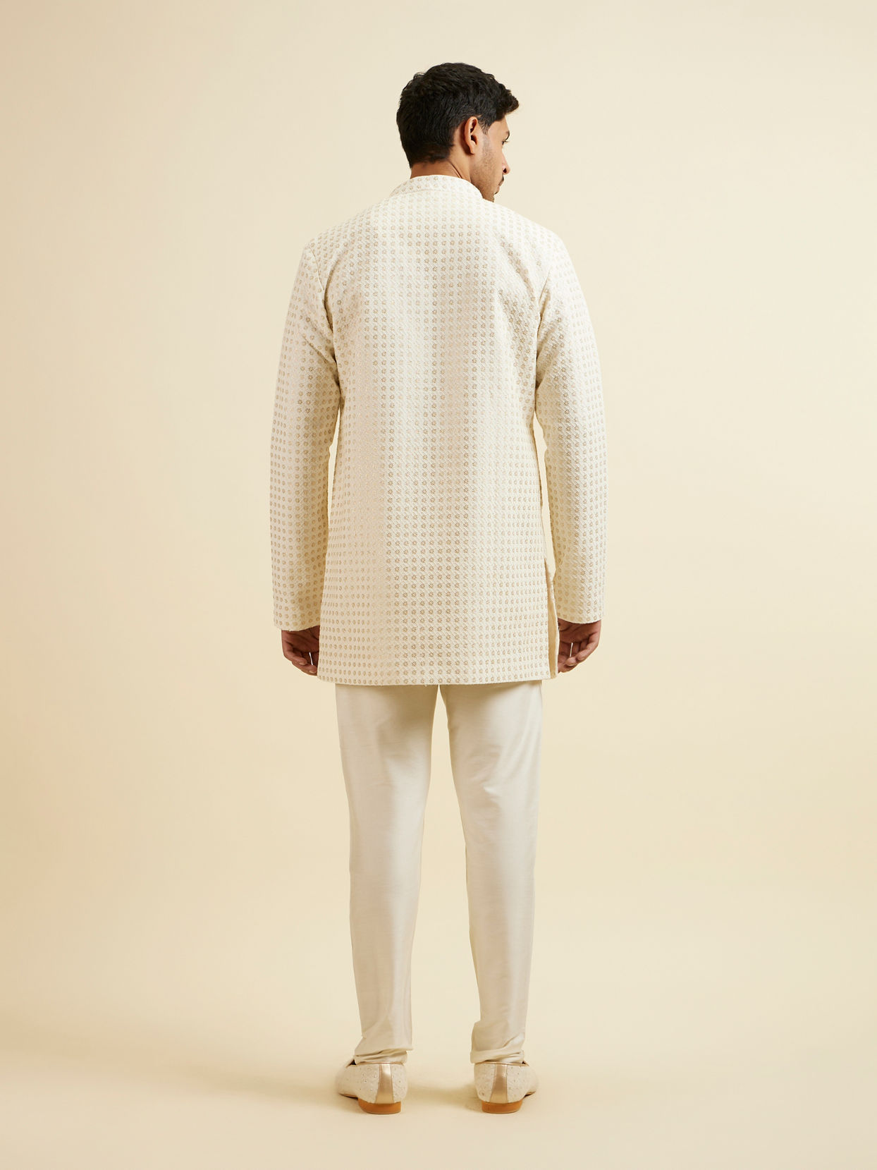 Manyavar Men Cream Buta Jaal Patterned Kurta Set image number 5