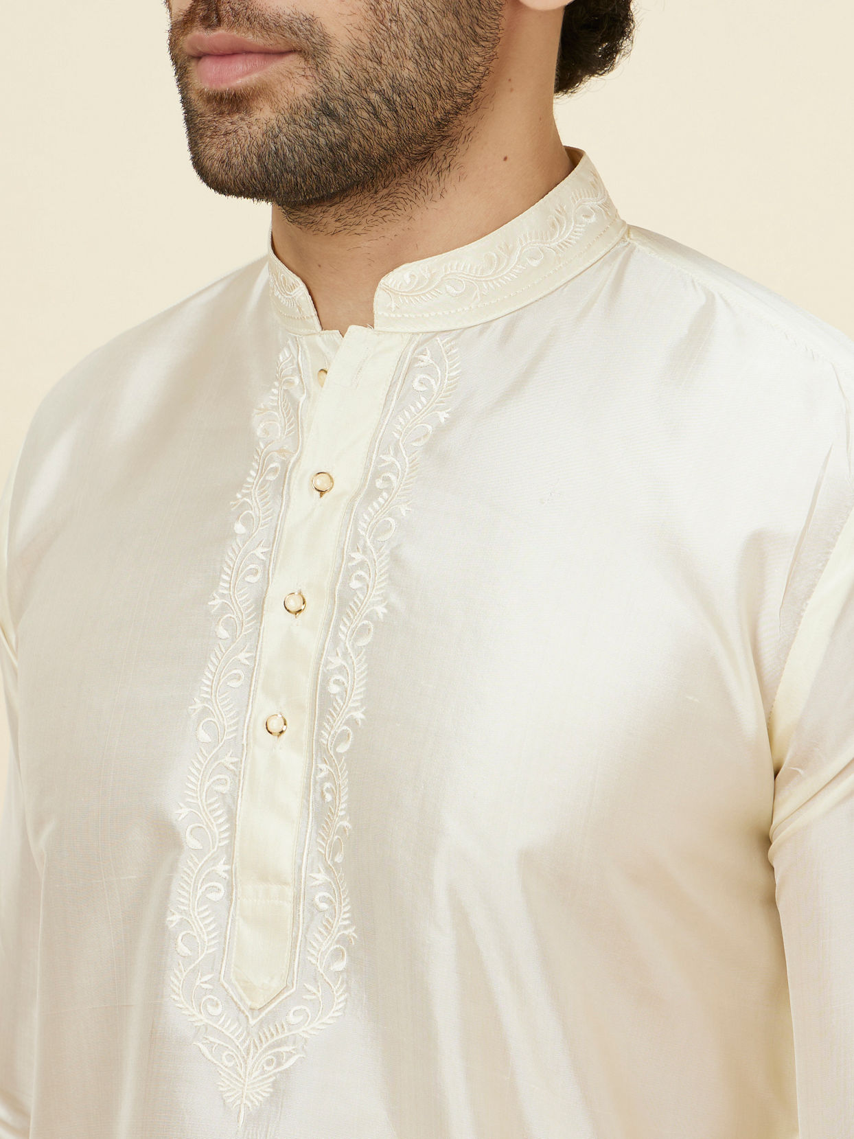 alt message - Manyavar Men Ivory White Traditional South Indian Kurta Pancha Set image number 2