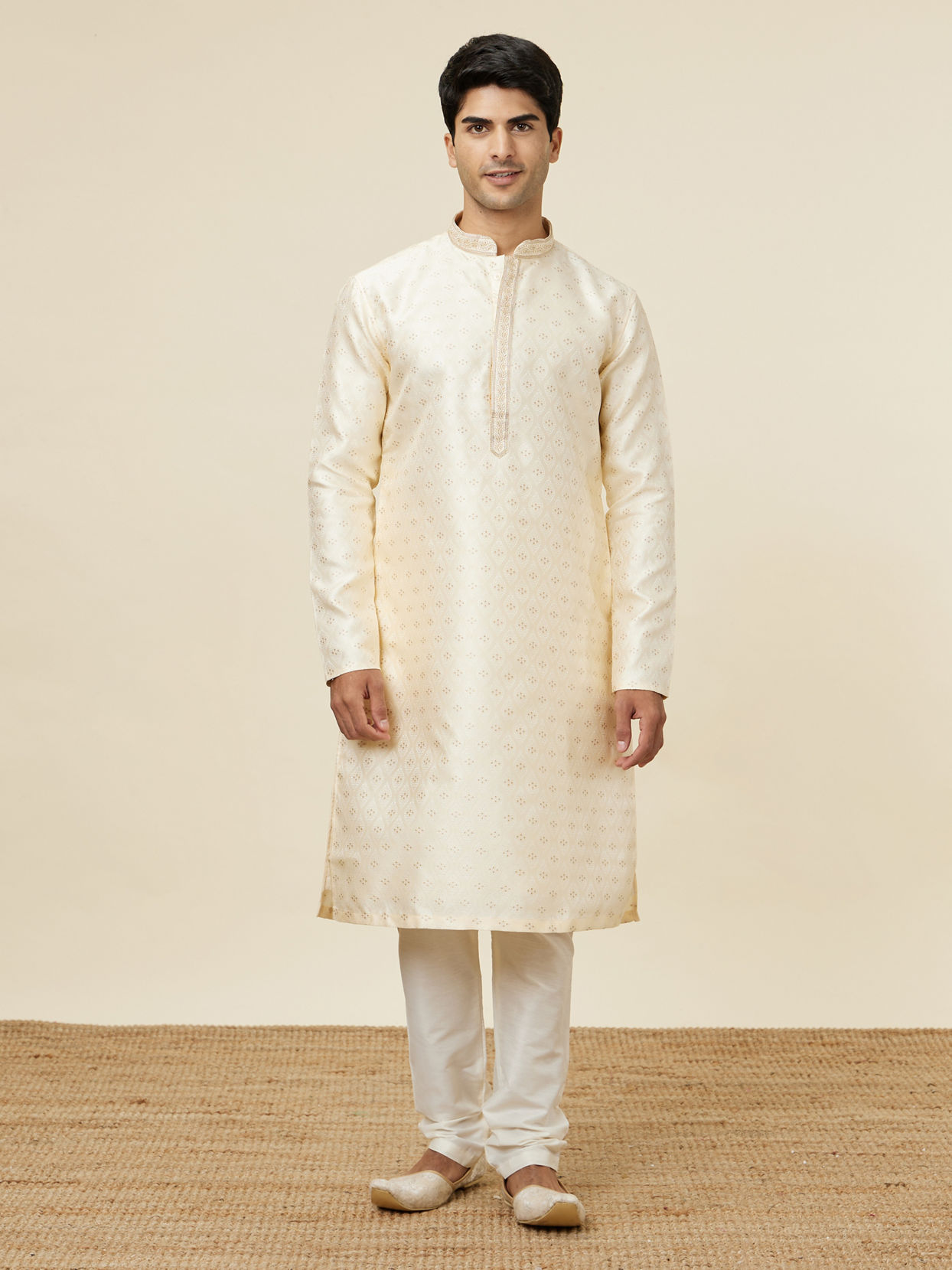 alt message - Manyavar Men Cream White Jaal Patterned Kurta Set image number 2