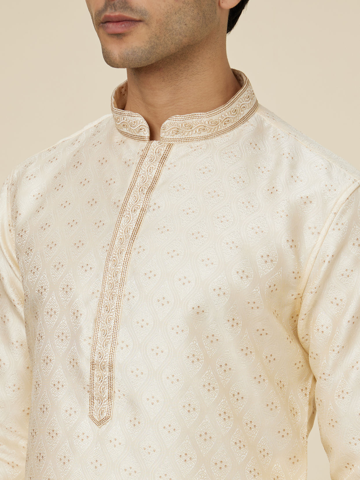 alt message - Manyavar Men Cream White Jaal Patterned Kurta Set image number 1