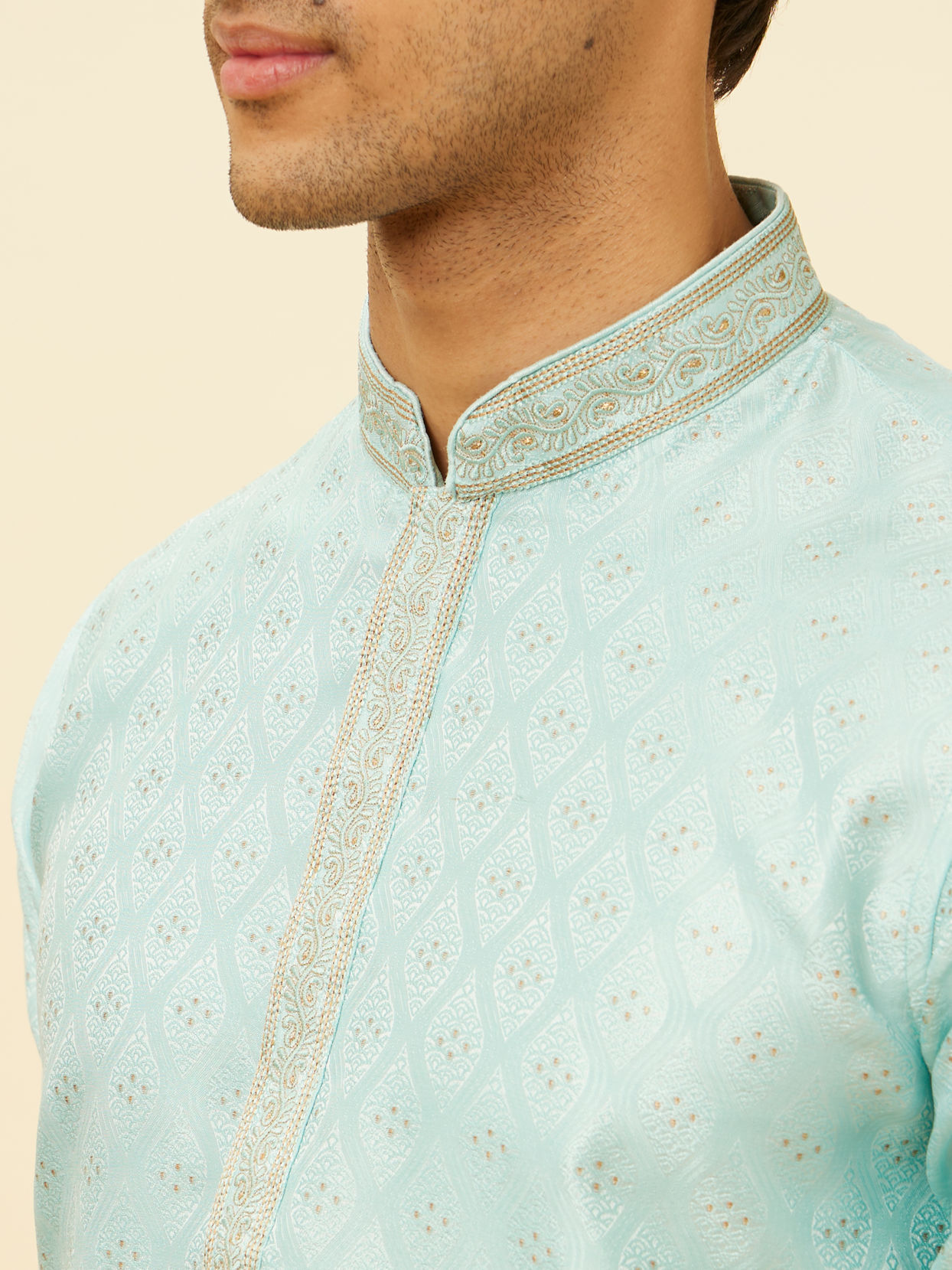 alt message - Manyavar Men Aqua Blue Shankh Patterned Kurta Set image number 1