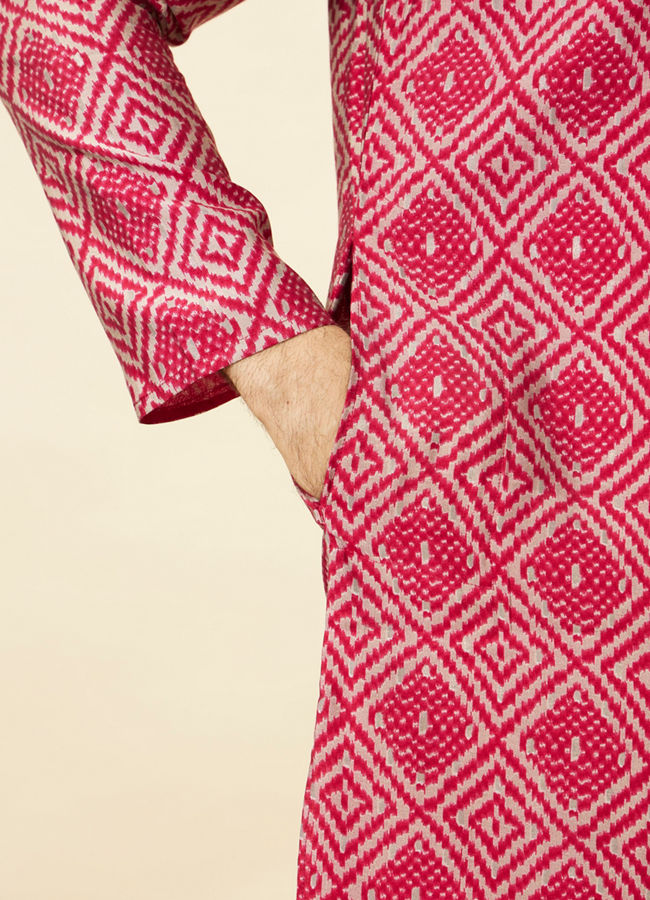 alt message - Manyavar Men Ruby Pink Harlequin Printed Kurta Set image number 3