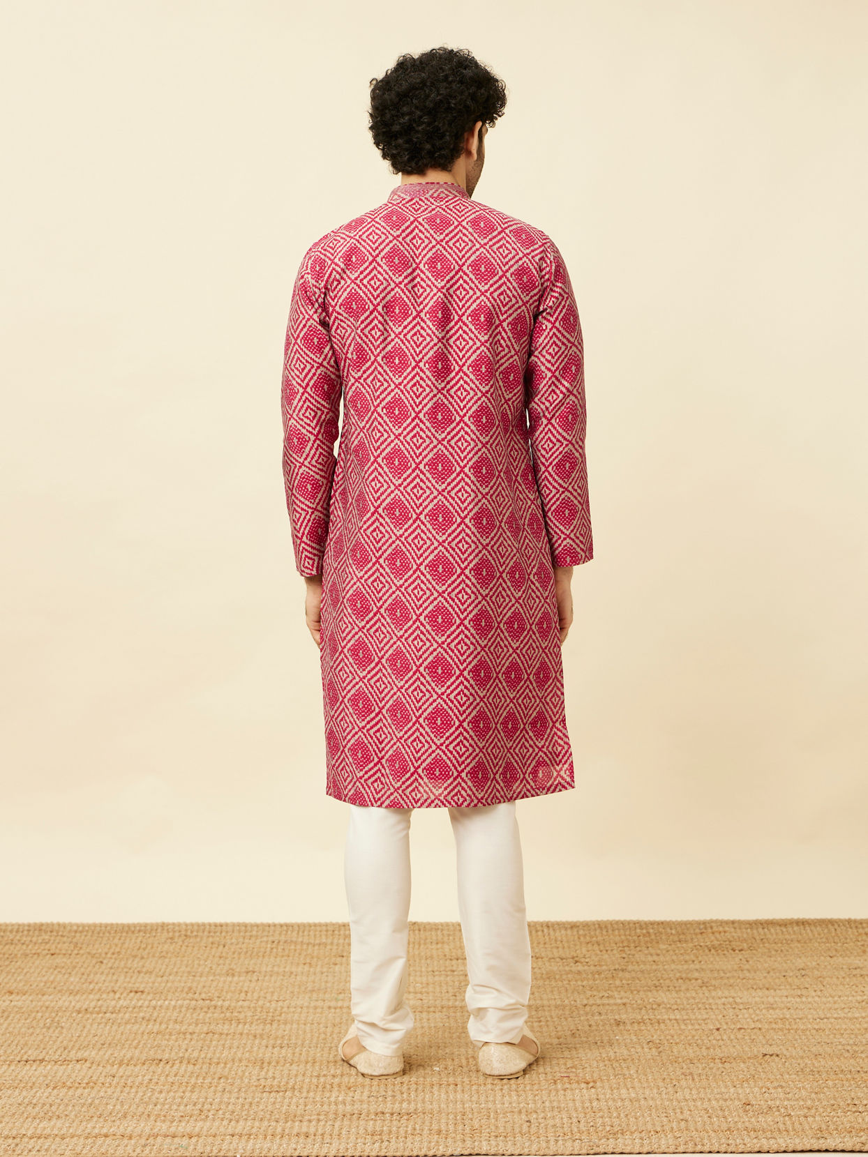 alt message - Manyavar Men Ruby Pink Harlequin Printed Kurta Set image number 5