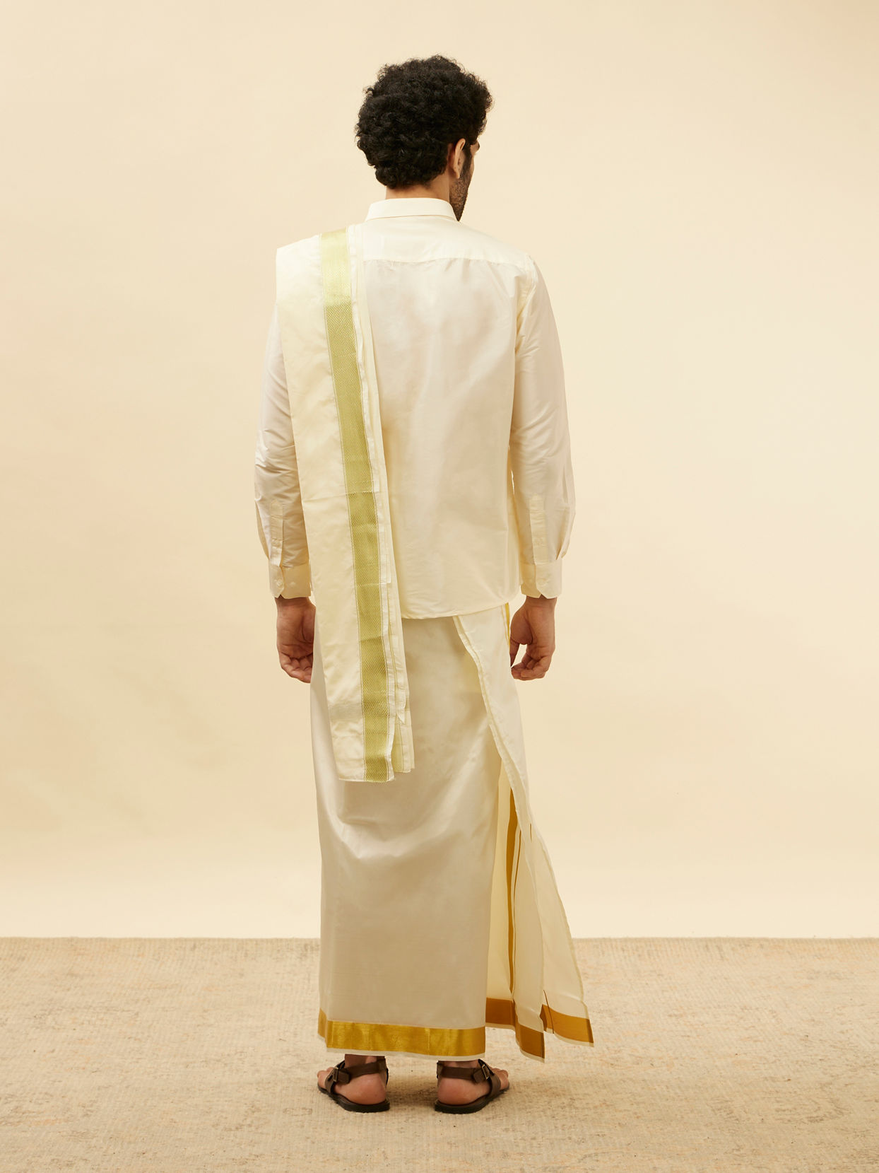Ivory Cream Detailed Traditional South Indian Shirt and Veshti Set image number 4