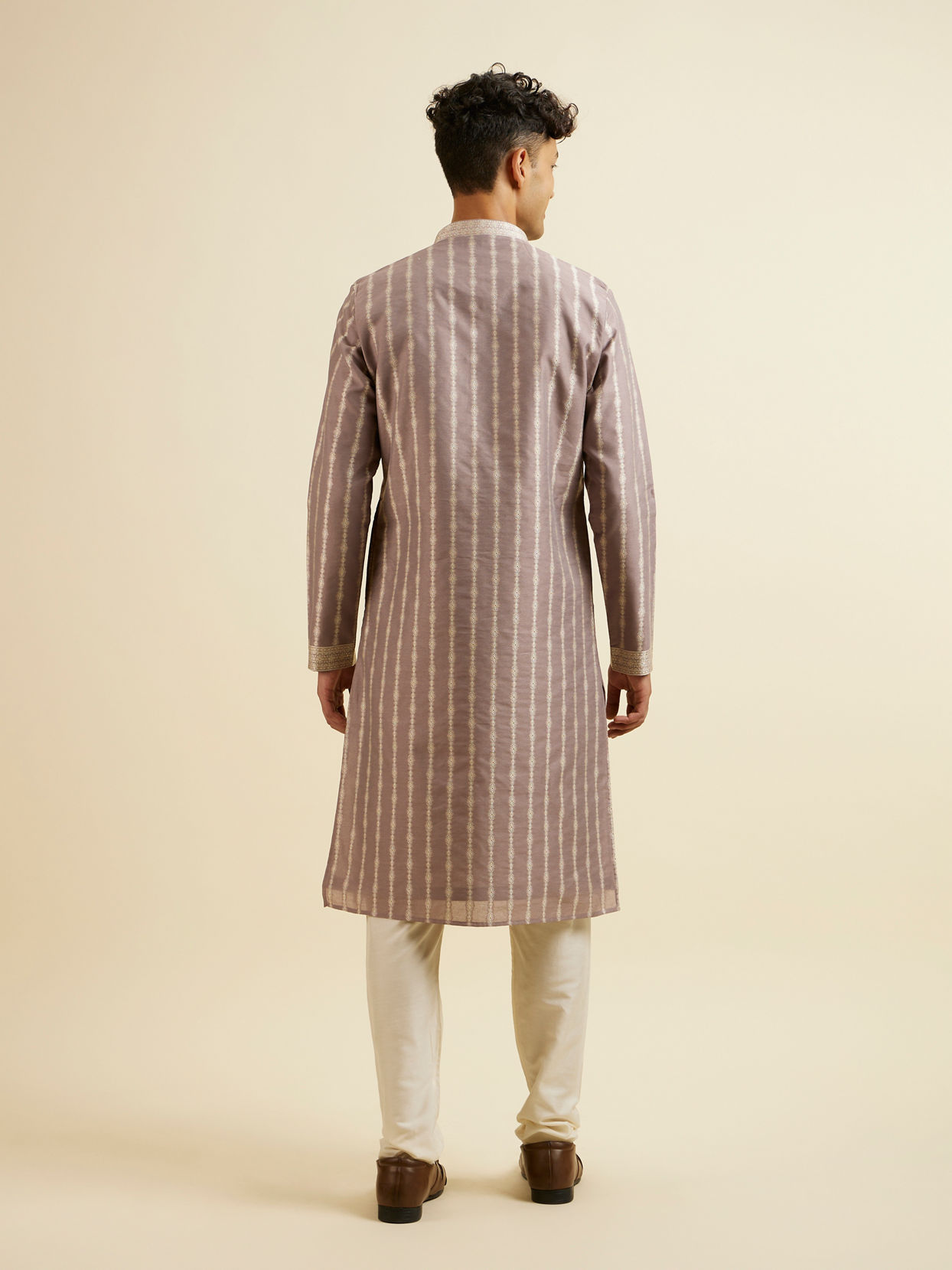 Manyavar Men Lilac Striped Kurta Set image number 4