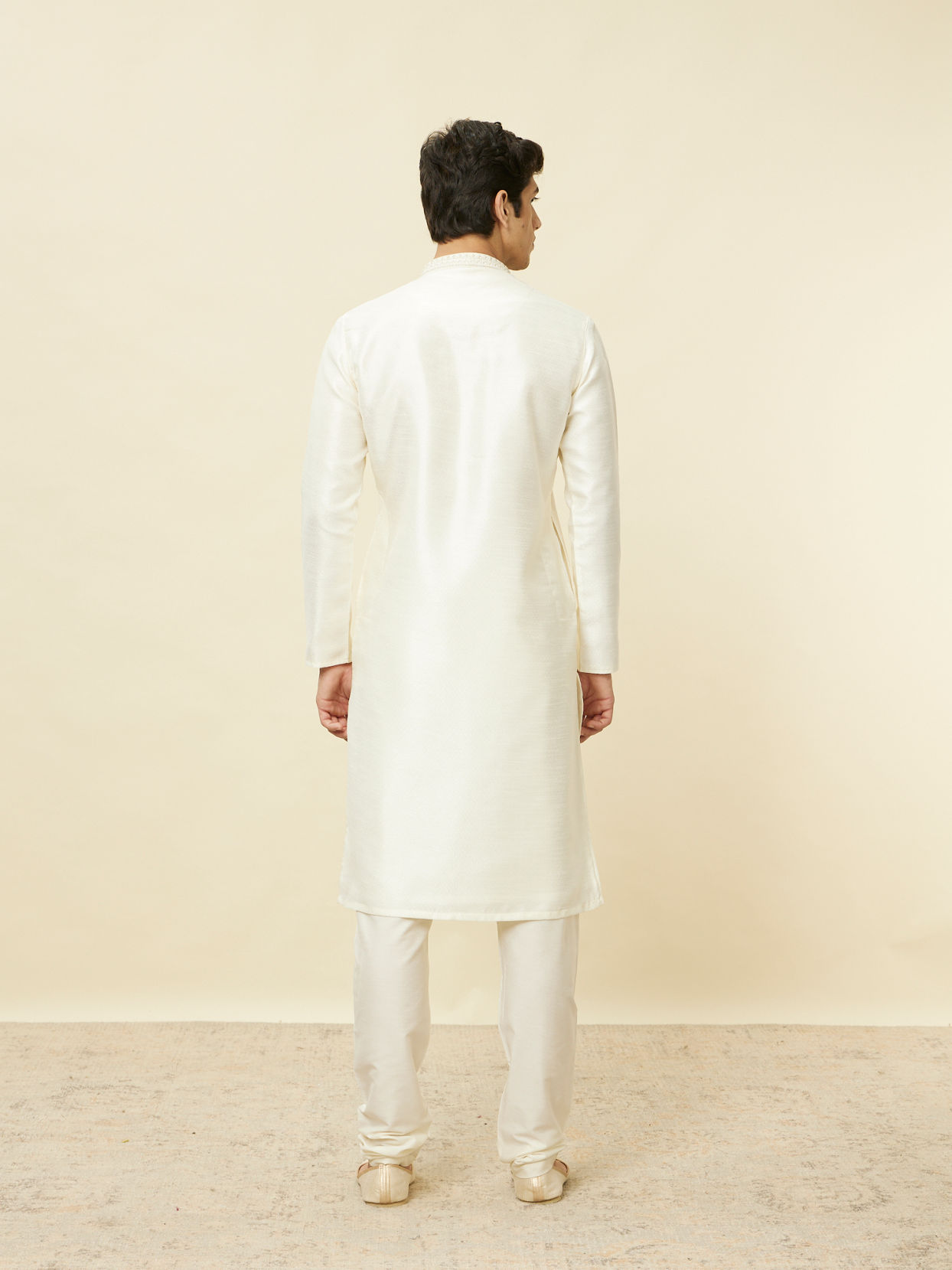 alt message - Manyavar Men Soft Cream Bandhgala Neckline Kurta Set image number 5