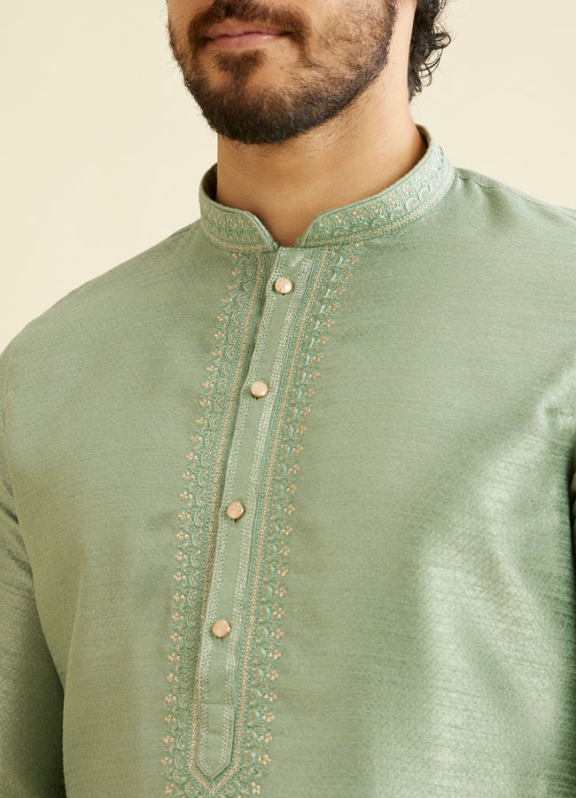 alt message - Manyavar Men Splendid Green Kurta Pajama image number 1