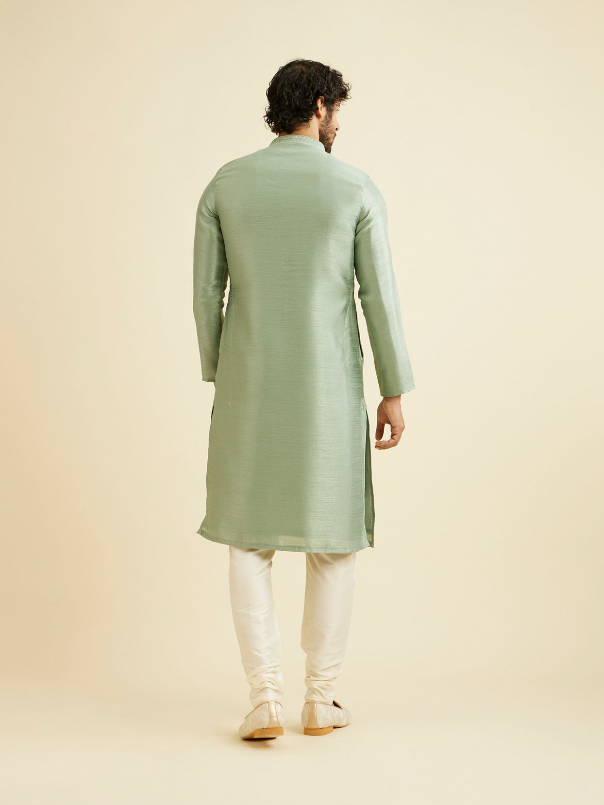 alt message - Manyavar Men Splendid Green Kurta Pajama image number 5