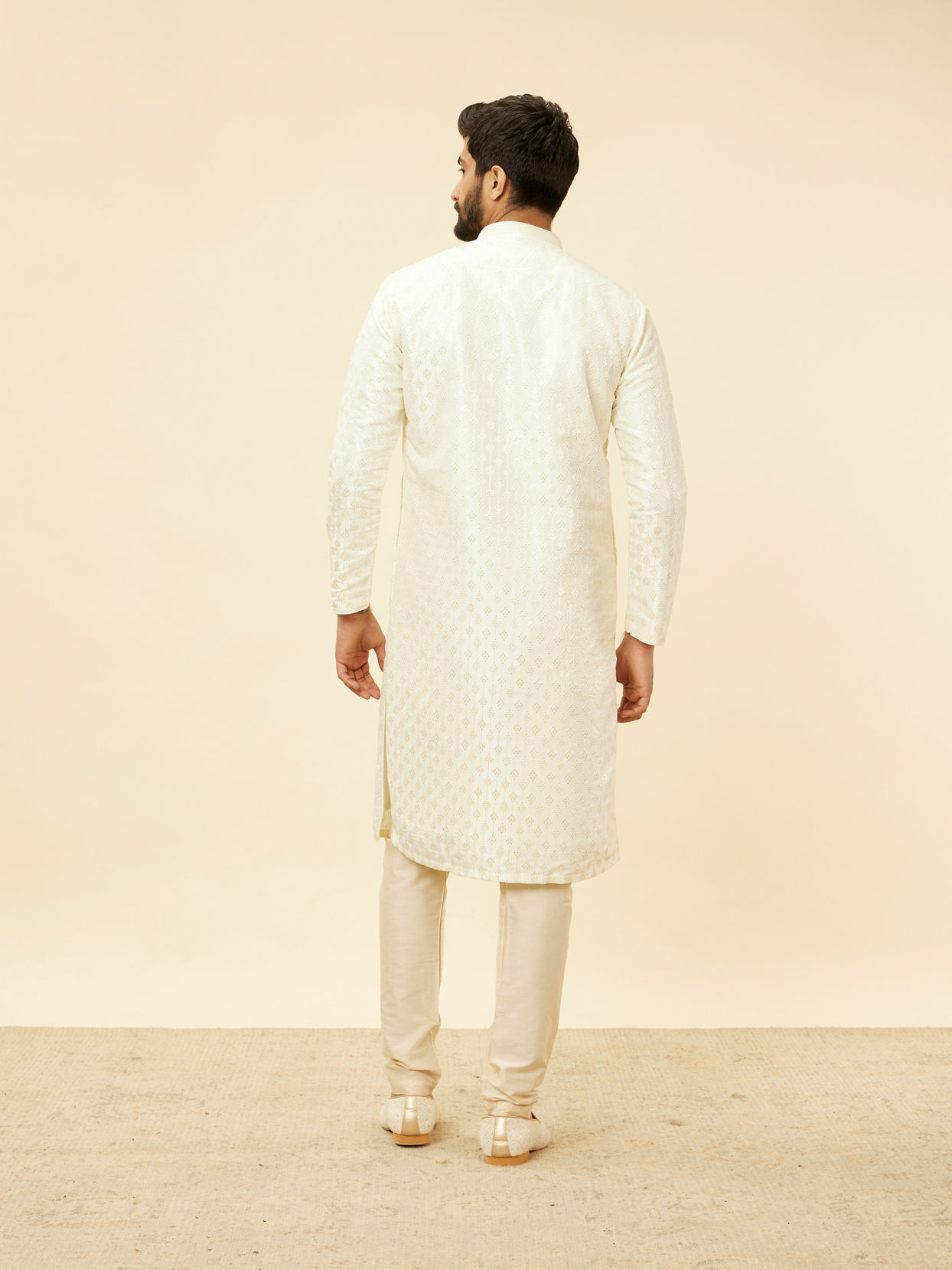 alt message - Manyavar Men Cream Diamond String Patterned Kurta Set image number 5