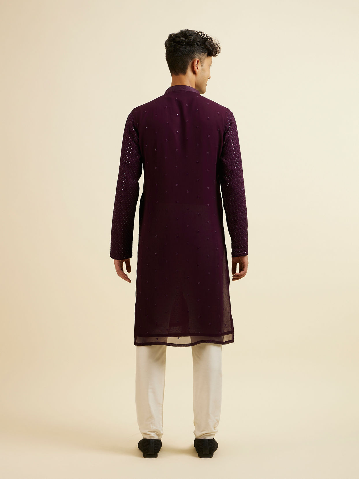 alt message - Manyavar Men Purple Self Patterned Mirror Work Kurta Set image number 4