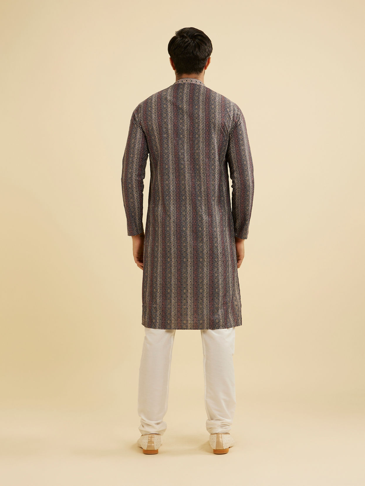 Manyavar Men Davy Grey Linear Patterned Chikankari Print Kurta Set