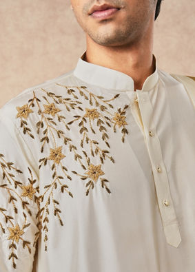Manyavar Men Cream Silk Veshti Dhoti with Dupatta