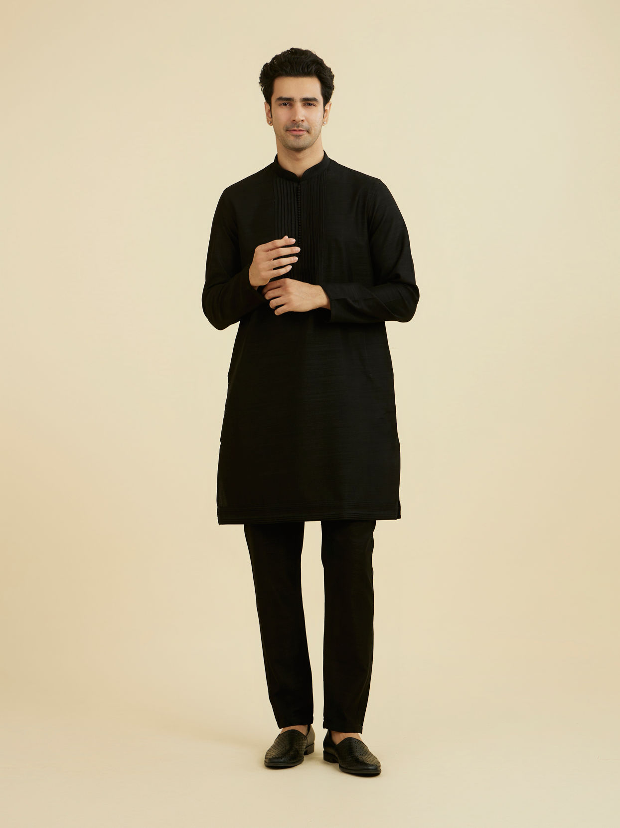 Manyavar Men Elegant Black Ensemble Kurta Churidar