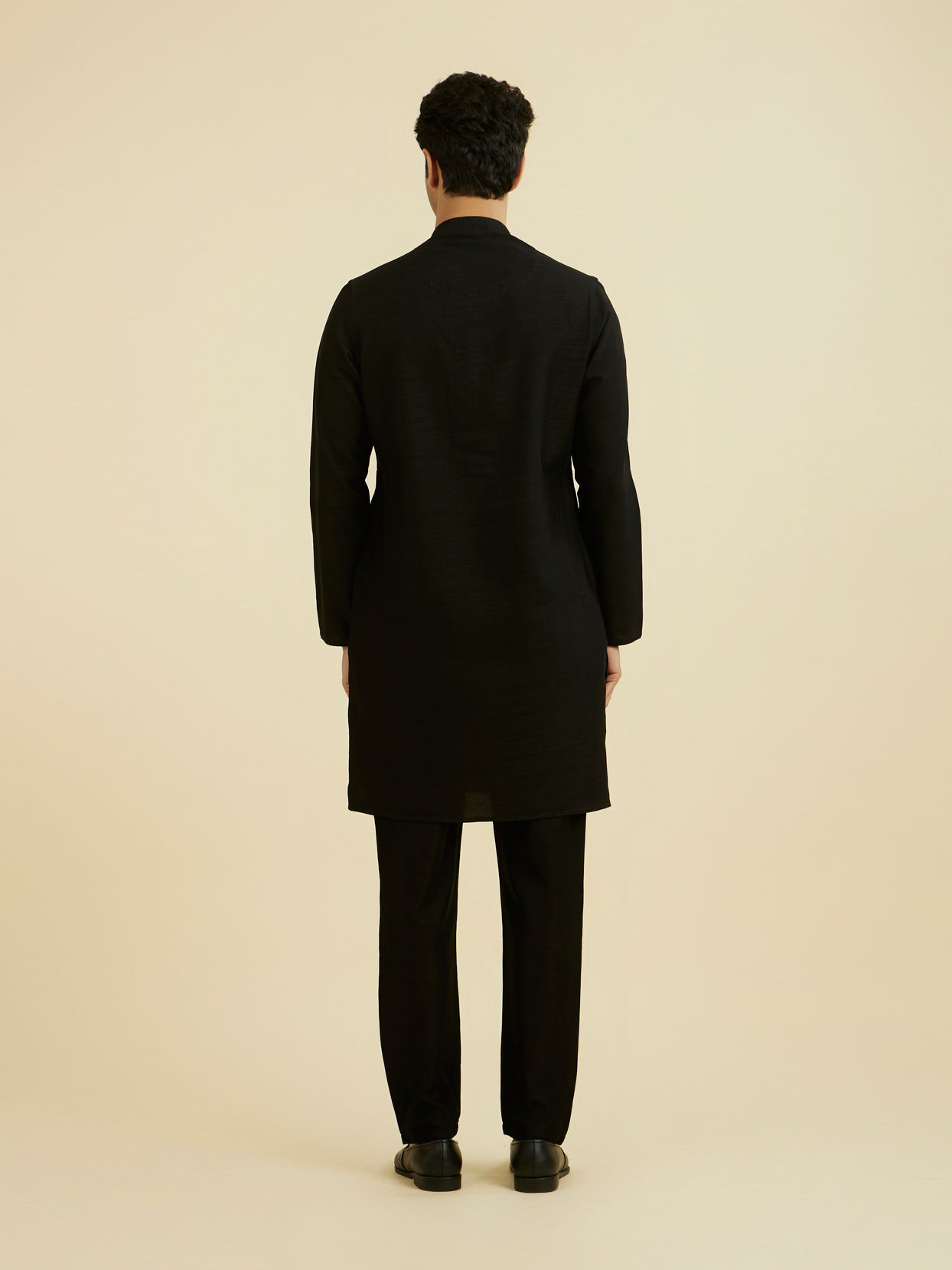 Manyavar Men Elegant Black Ensemble Kurta Churidar