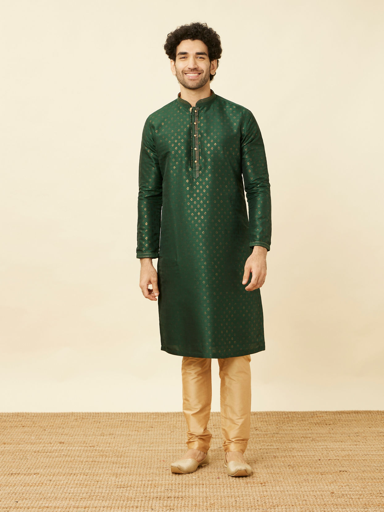 alt message - Manyavar Men Forest Green Buti Printed Kurta Set image number 2