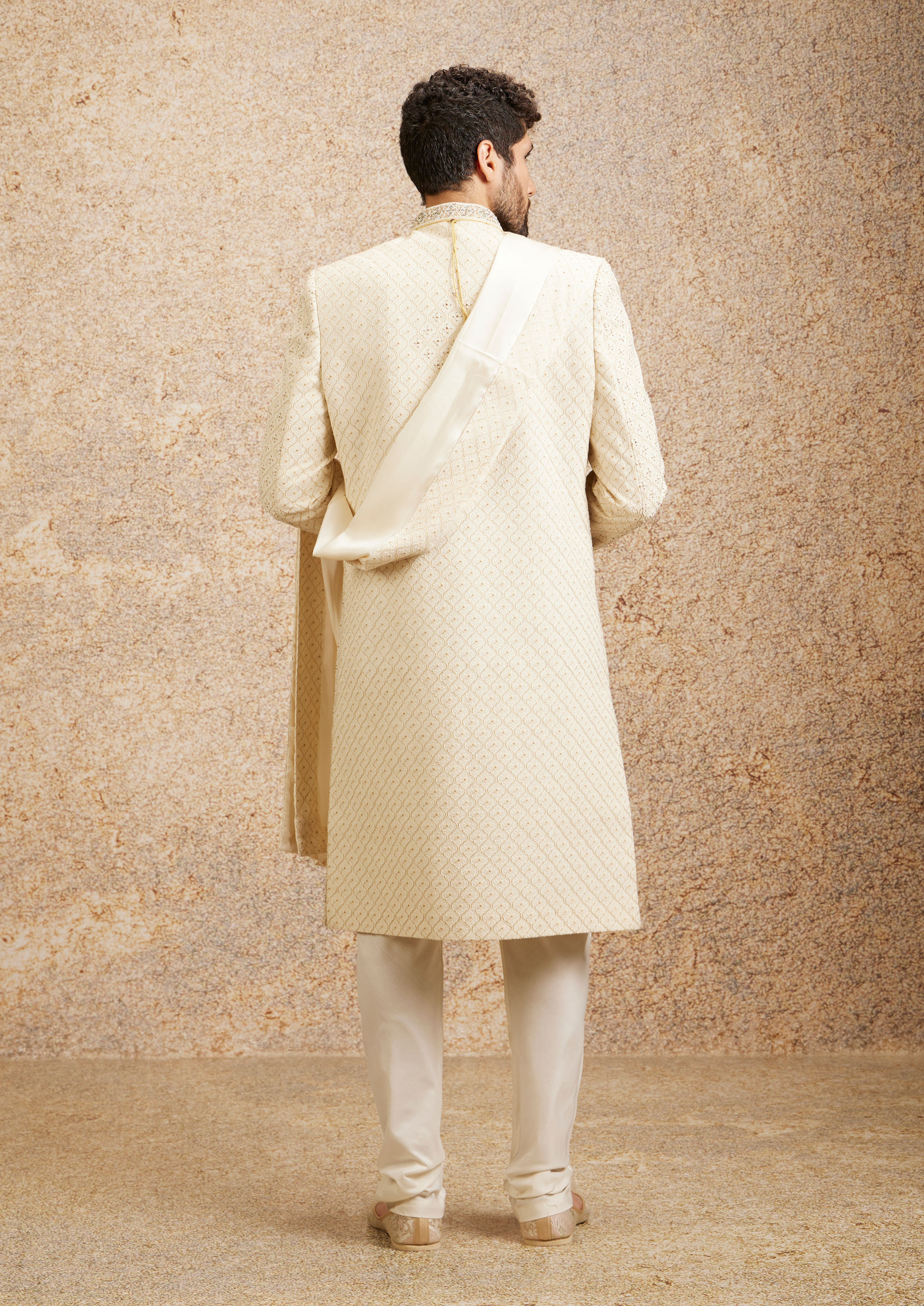 alt message - Twamev Men Shell Cream Embroidered Sherwani Set image number 3