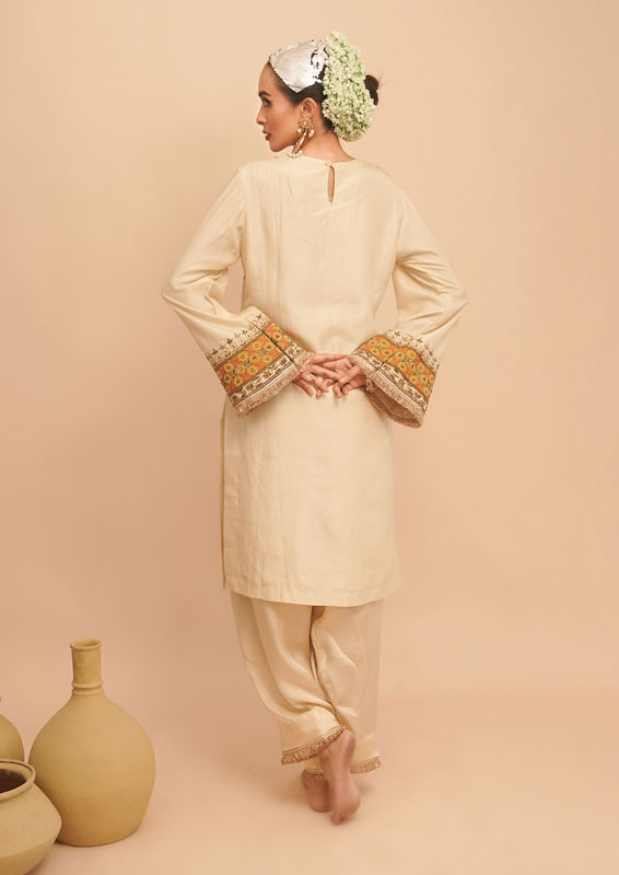 alt message - Twamev Women Cream Elegance Stitched Suit image number 4