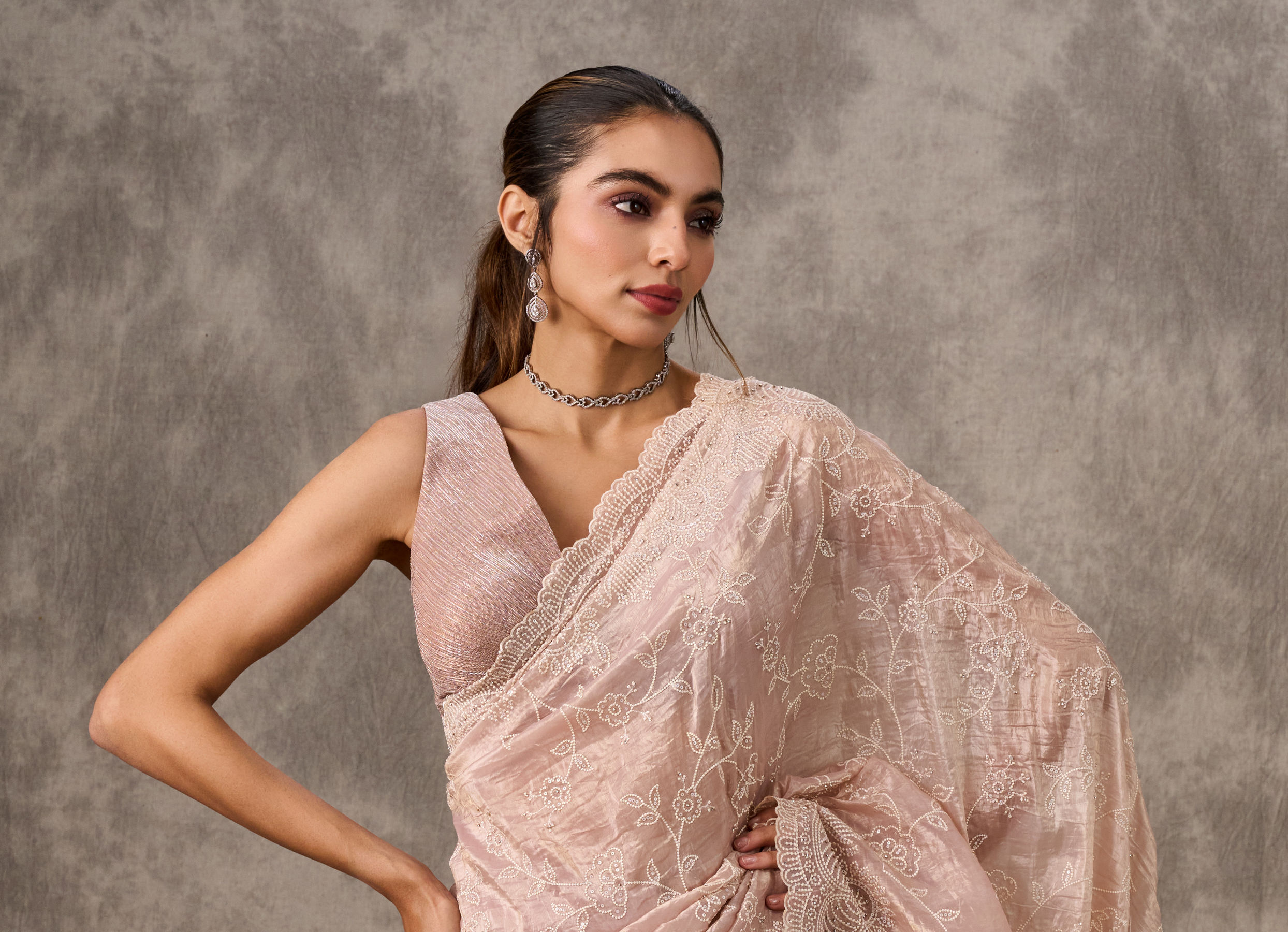Twamev Women Dusty Pink Organza Tonal Jaal Thread Embroidered Saree
