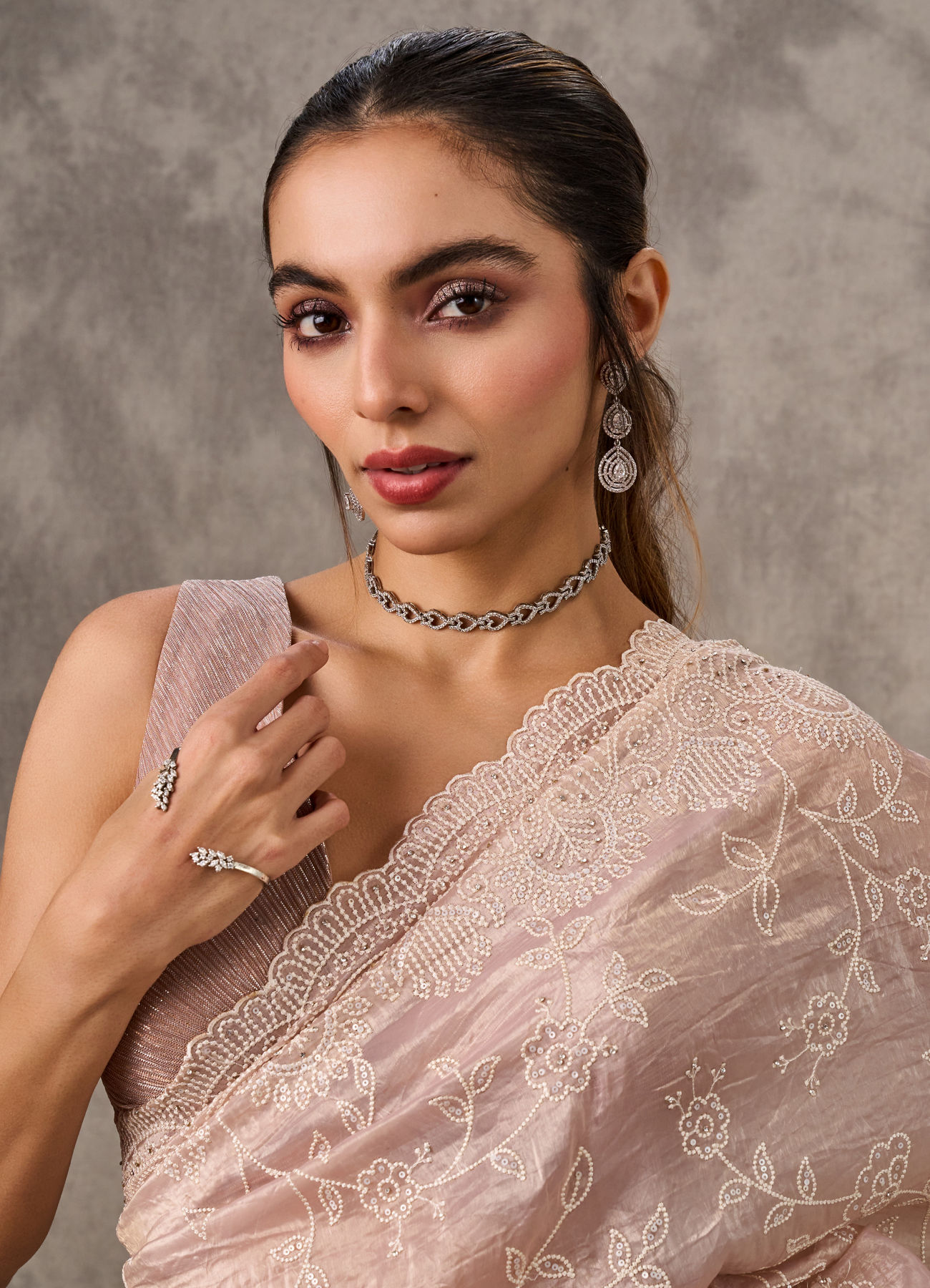 Twamev Women Dusty Pink Organza Tonal Jaal Thread Embroidered Saree