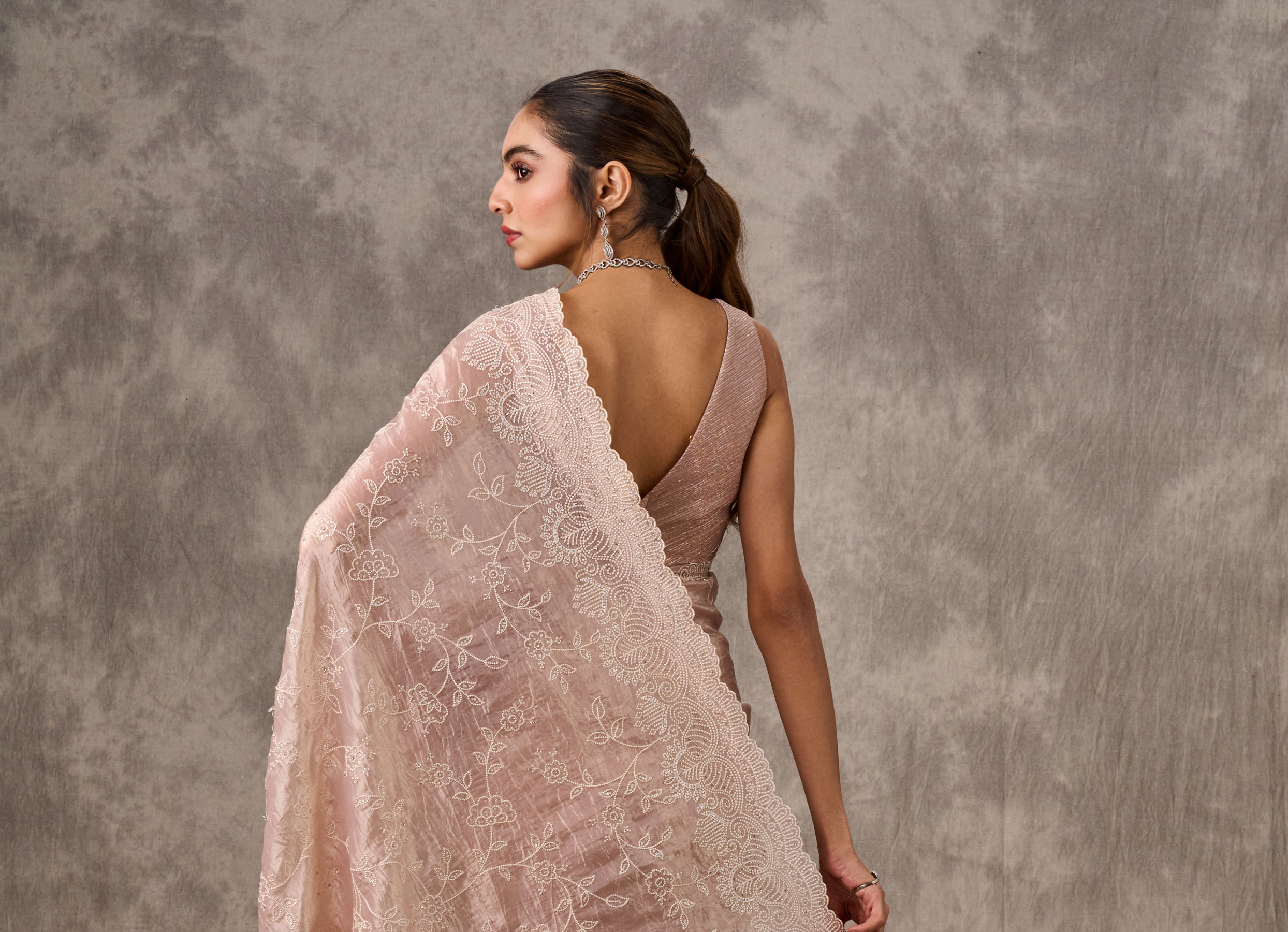 Twamev Women Dusty Pink Organza Tonal Jaal Thread Embroidered Saree
