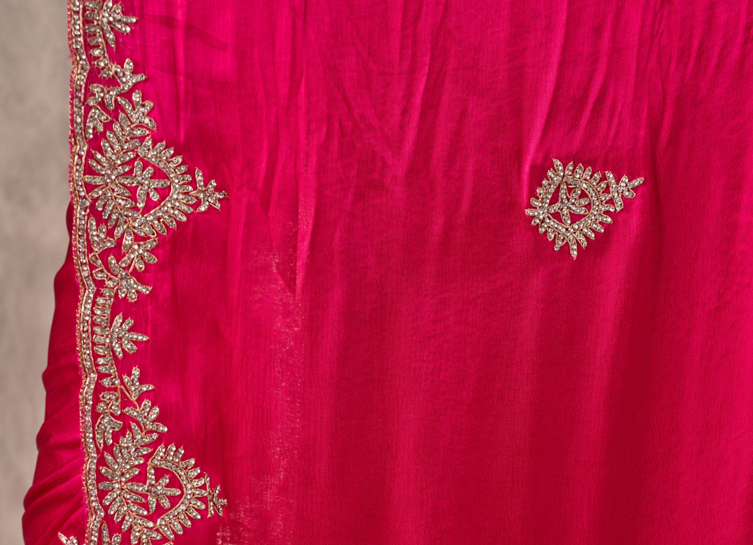 Twamev Women Ravishing Pink Satin Saree