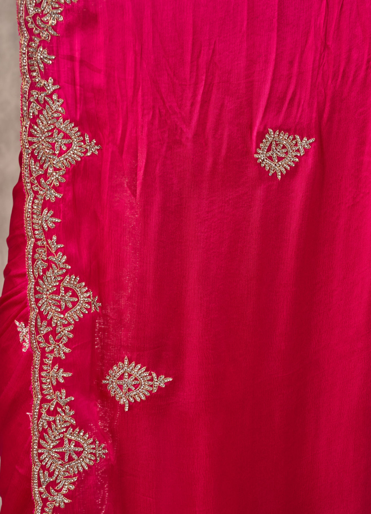 Twamev Women Ravishing Pink Satin Saree