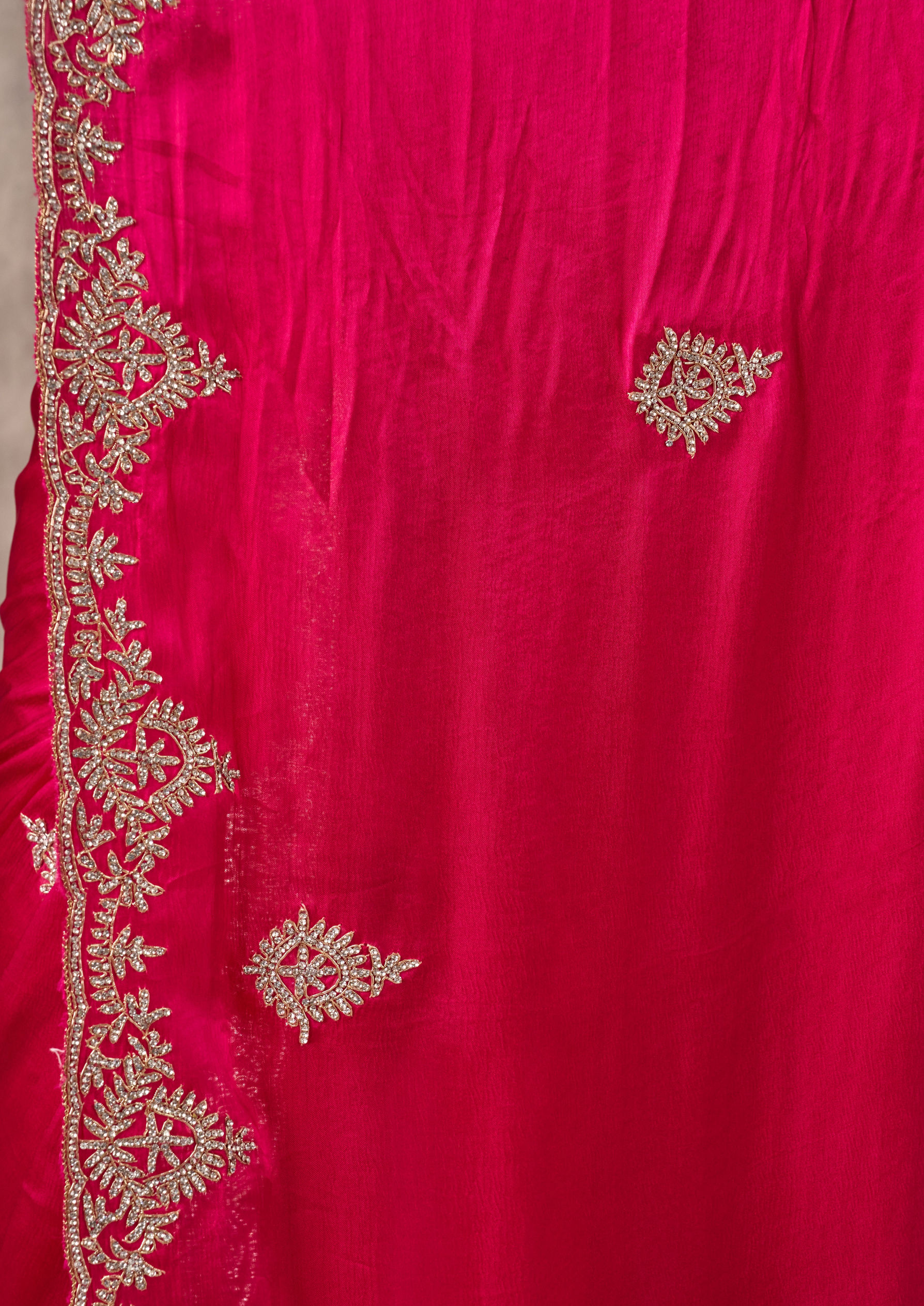 Twamev Women Ravishing Pink Satin Saree