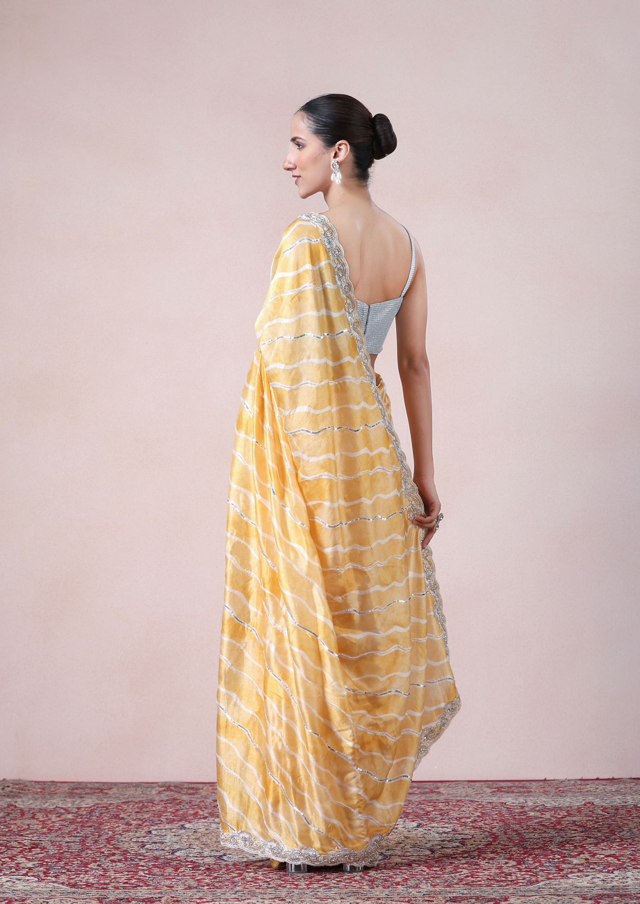 alt message - Twamev Women Modern Yellow Leheriya Inspired Saree image number 2