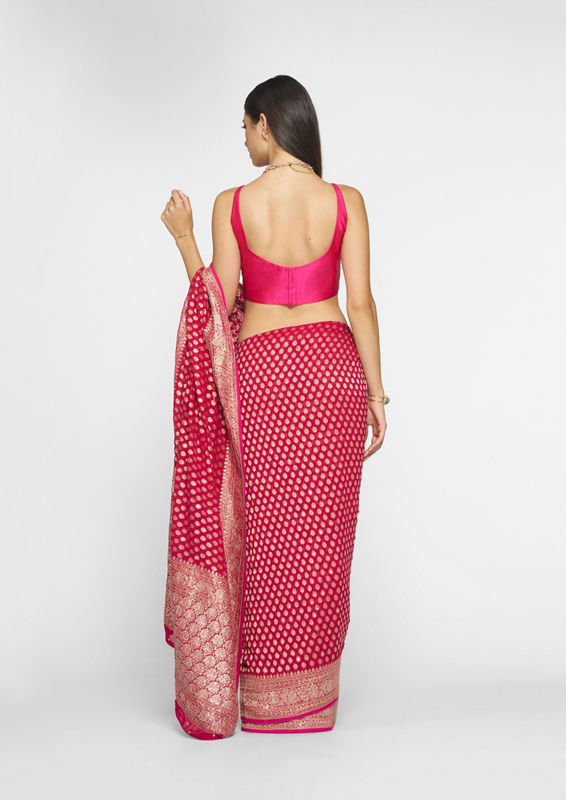 Twamev Women Ravishing Rani Georgette Saree