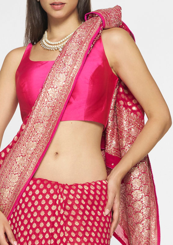 Twamev Women Ravishing Rani Georgette Saree