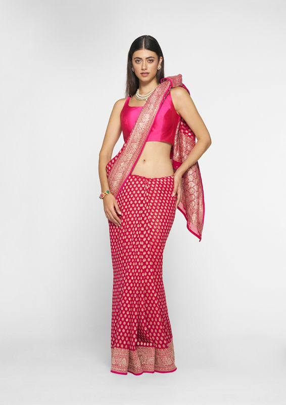 Twamev Women Ravishing Rani Georgette Saree