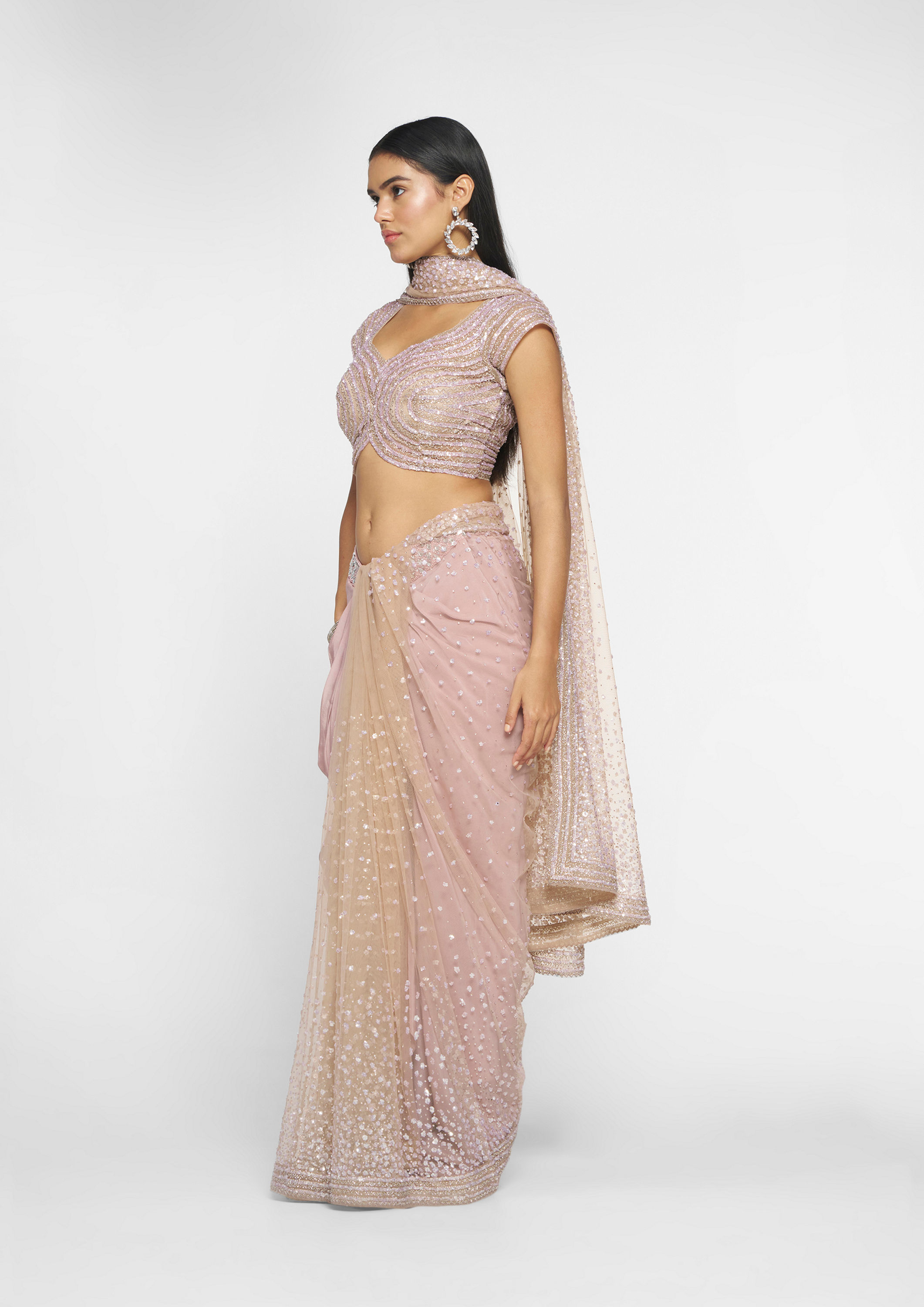 alt message - Twamev Women Beige Mastery Elegance Saree image number 2