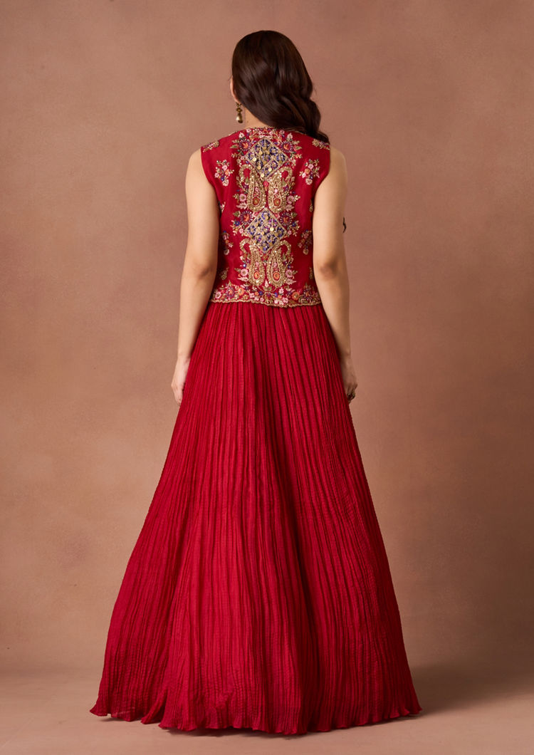 Twamev Women Scarlet Hand-Embroidered Lehenga