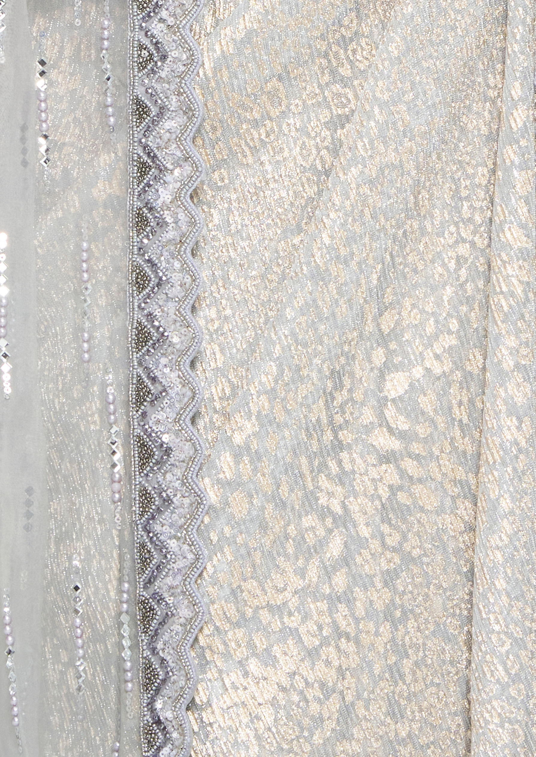 Twamev Women Grey Net Saree with Belt image number 3