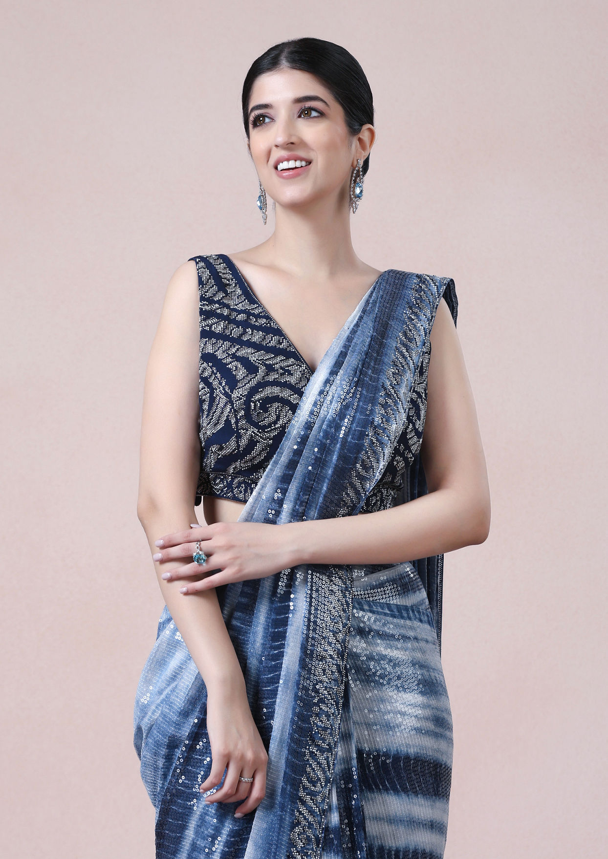 alt message - Twamev Women Indigo Allure in Georgette Saree image number 1