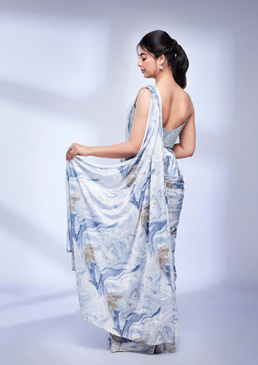 alt message - Twamev Women Grey Marble Printed Sequinned Draped Saree image number 2