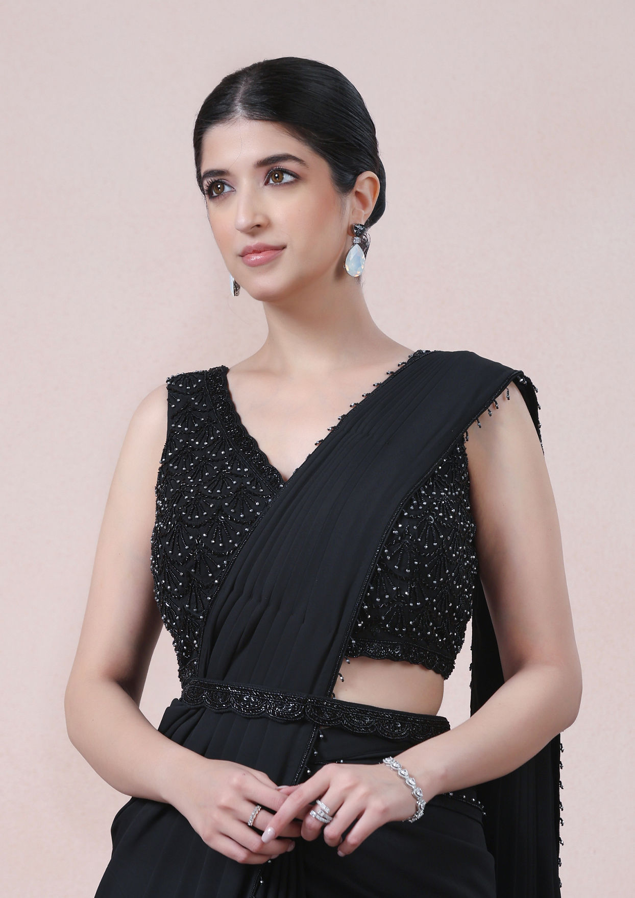 alt message - Twamev Women Timeless Black Beauty Georgette Saree image number 1