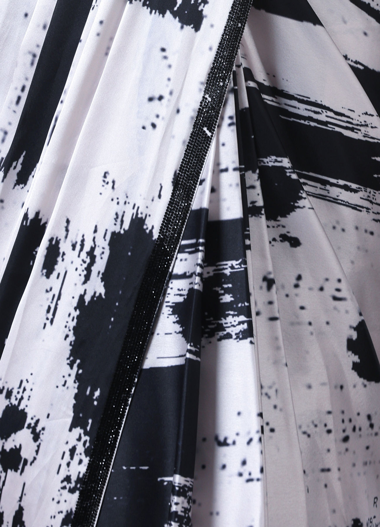 Twamev Women Black & Cream Satin Abstract Printed Draped Saree