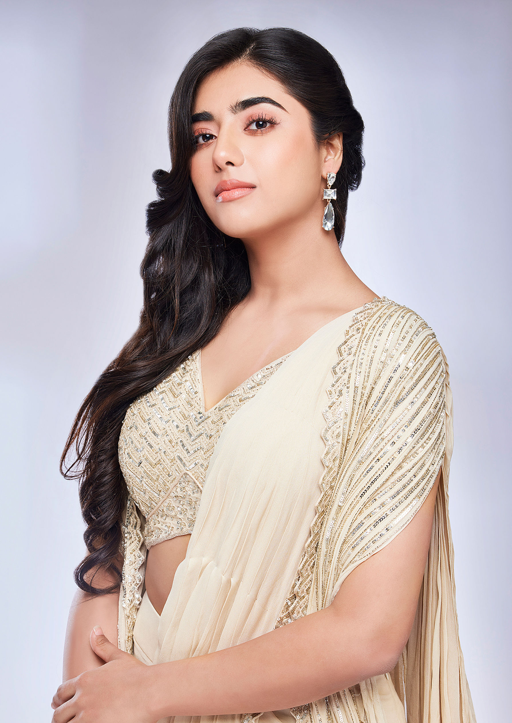 Twamev Women Dark Cream Scallop Bordered Draped Saree with Cape