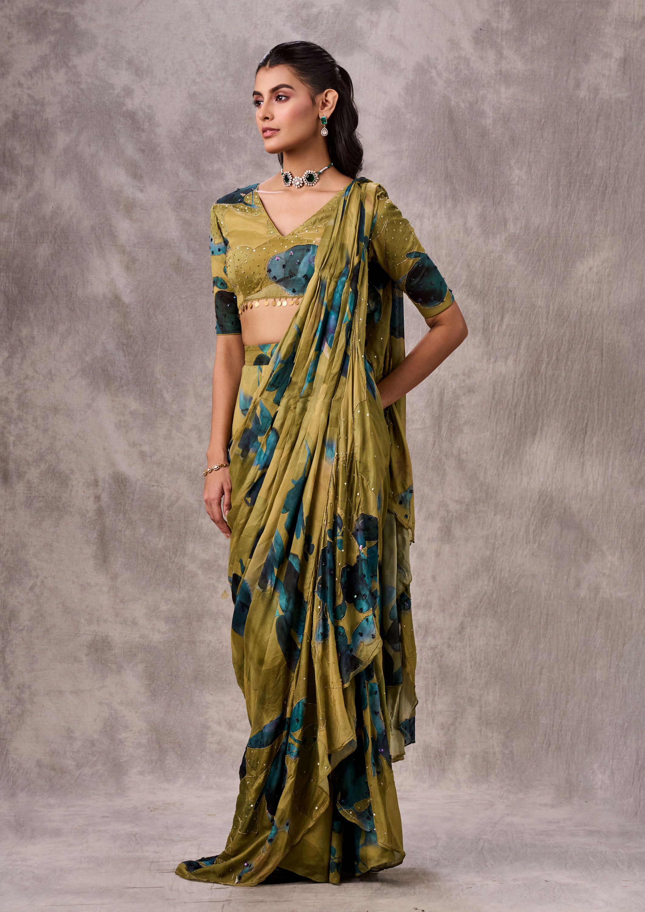 Twamev Women Luxurious Mehandi Green Saree