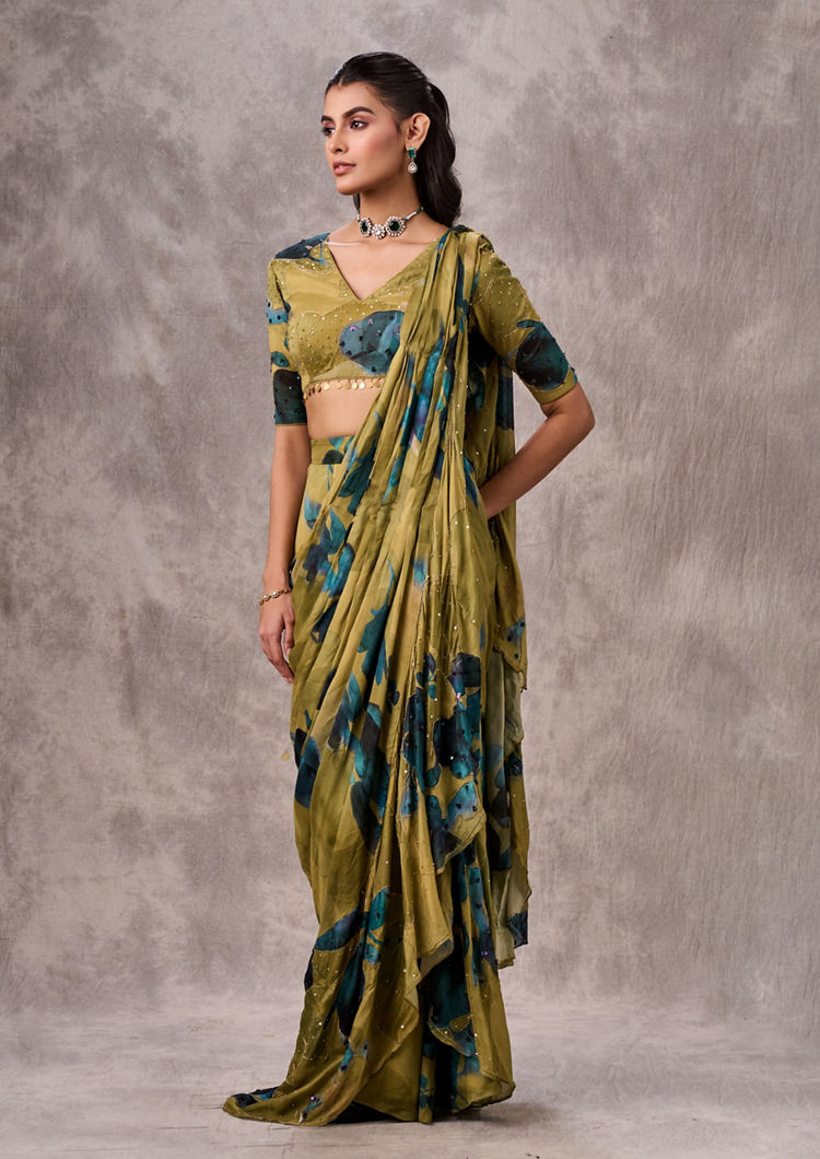 Twamev Women Luxurious Mehandi Green Saree