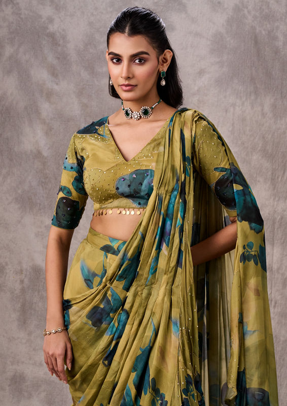 Twamev Women Luxurious Mehandi Green Saree