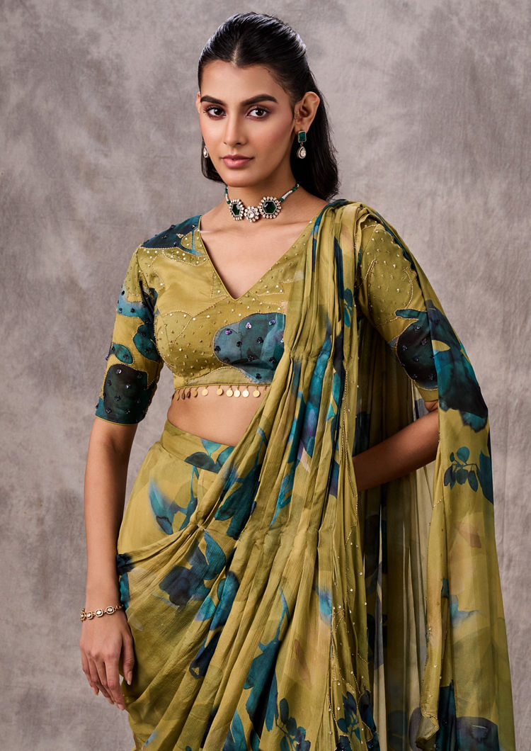 Twamev Women Luxurious Mehandi Green Saree