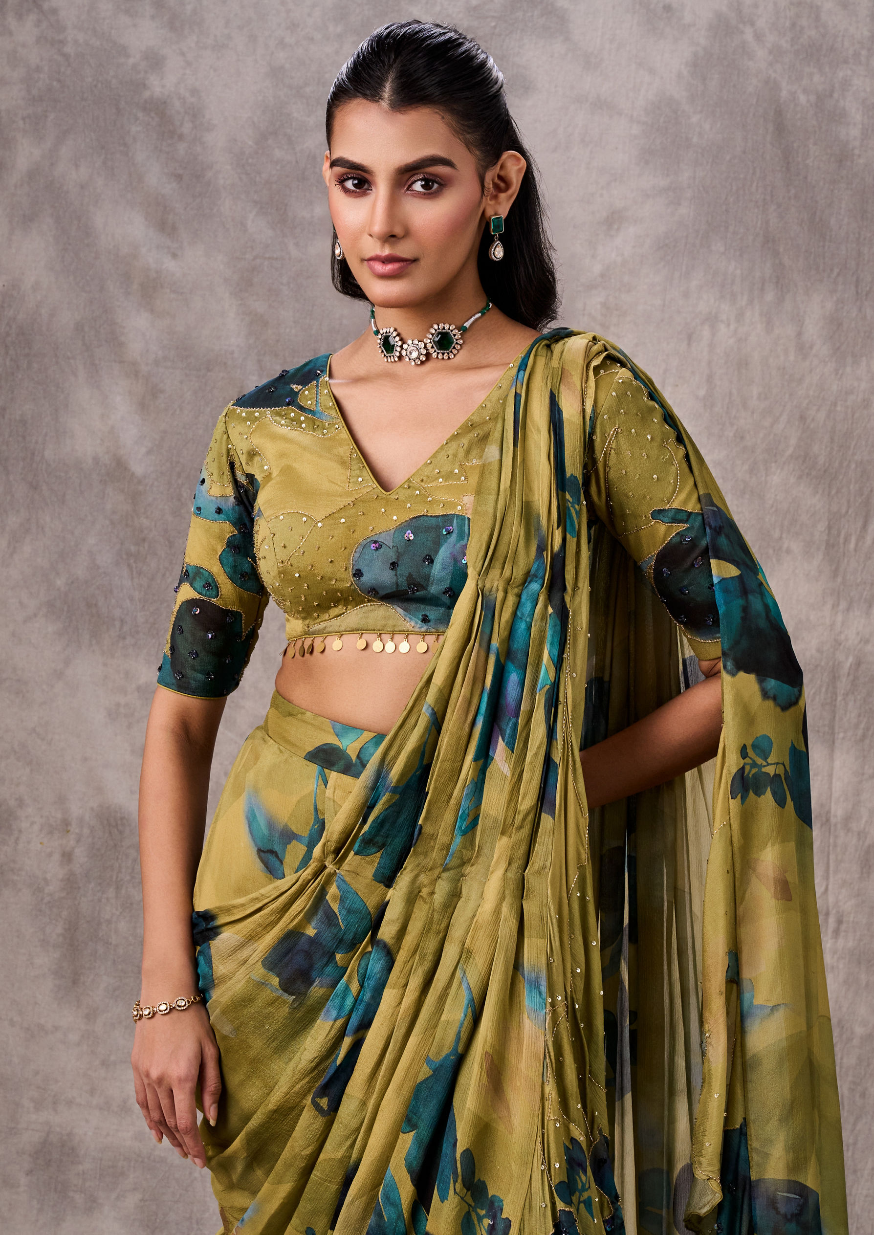 Twamev Women Luxurious Mehandi Green Saree