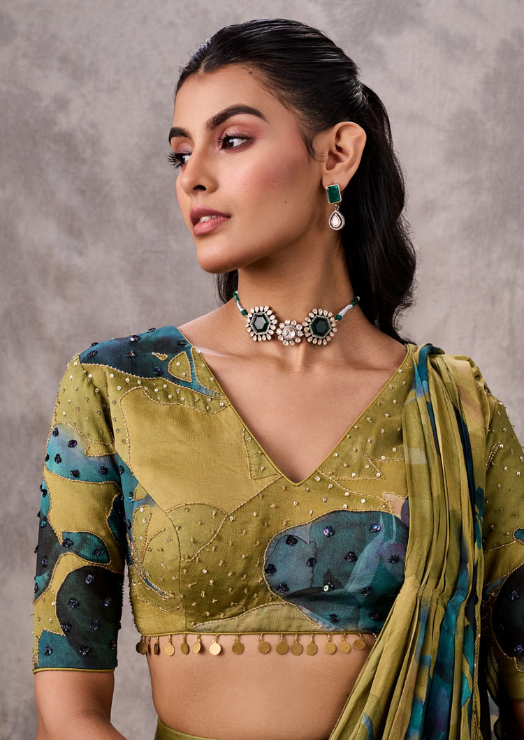 Twamev Women Luxurious Mehandi Green Saree