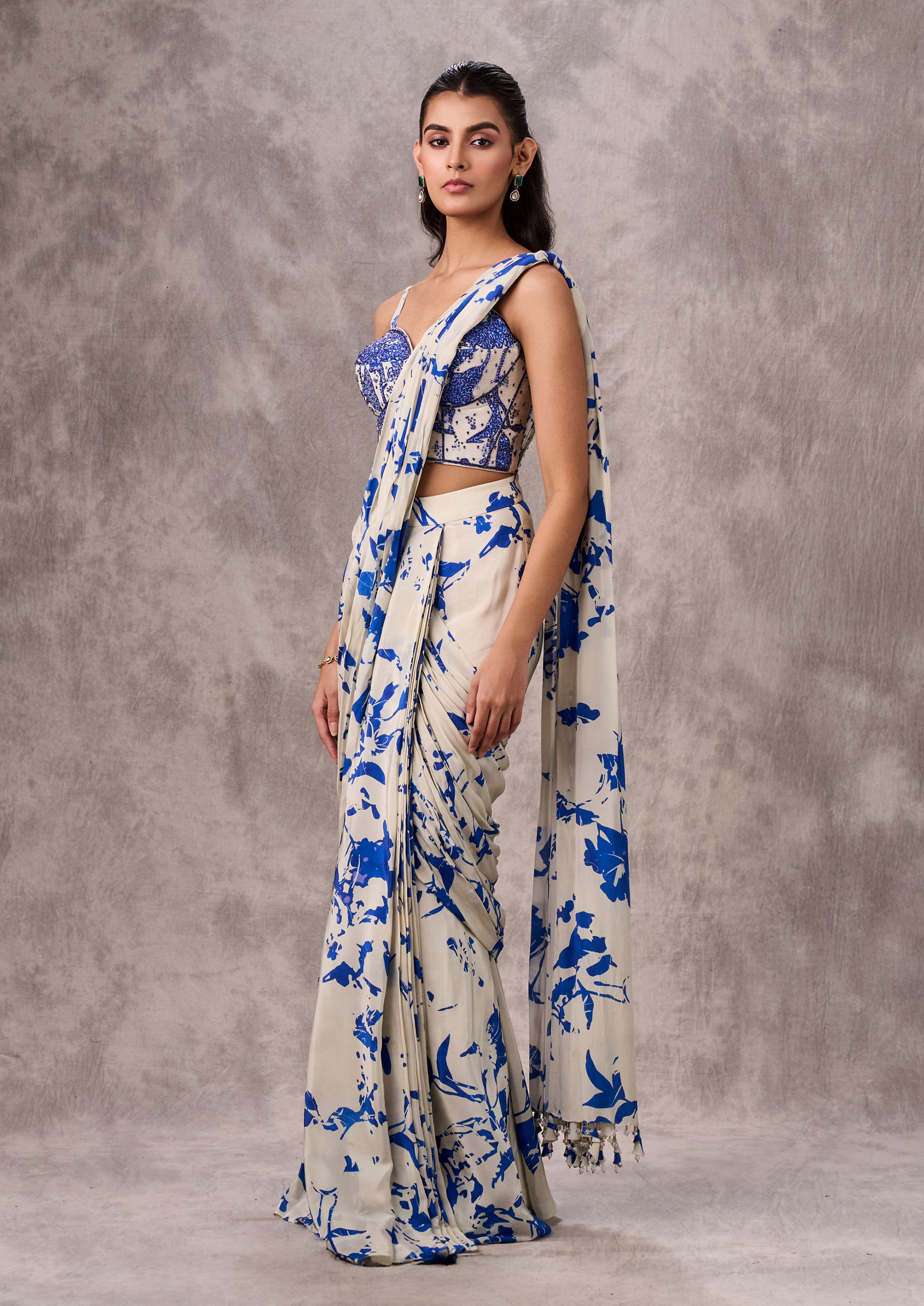 Twamev Women Cream & Indigo Blue Viscose Abstract Printed Corset Draped Saree