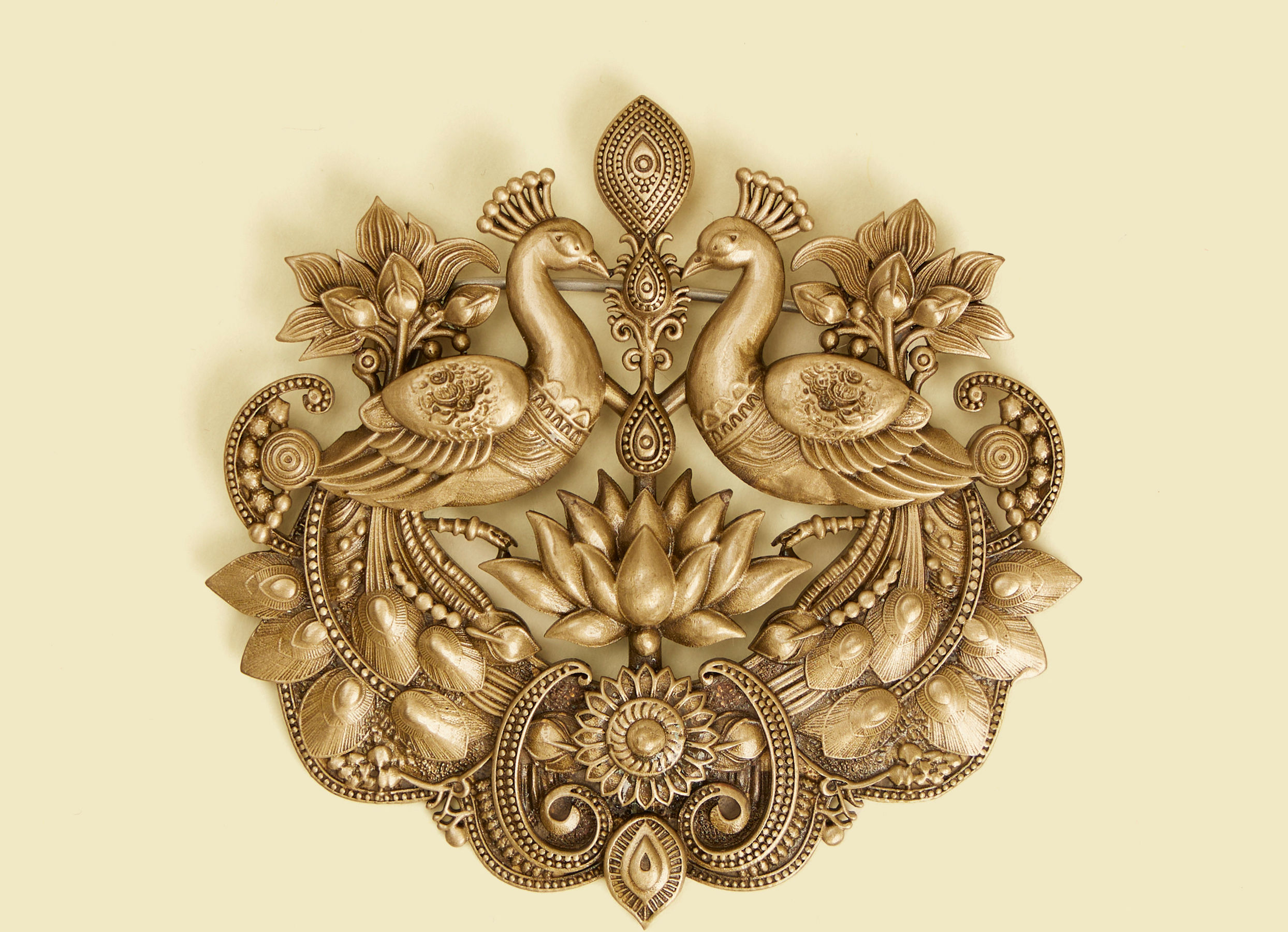 Twamev Men Twinkling Golden Brooch