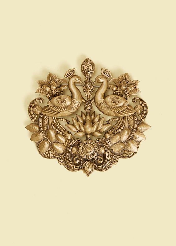 Twamev Men Twinkling Golden Brooch