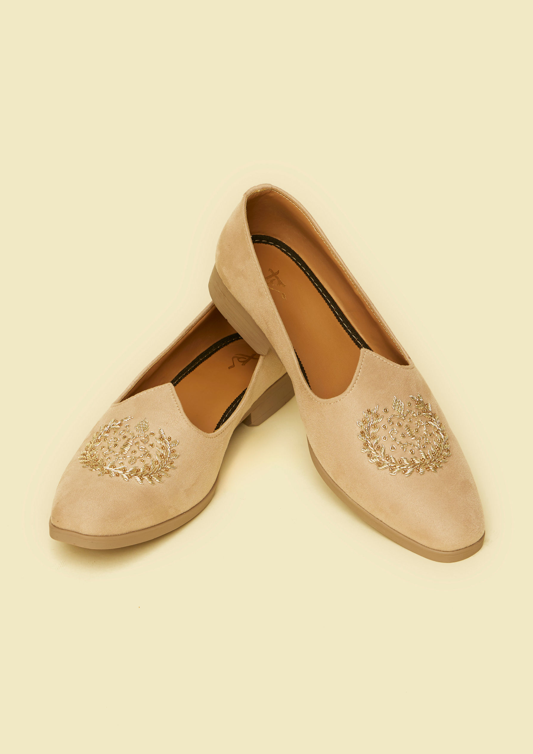 Twamev Men Radiant Beige Velvet Juti